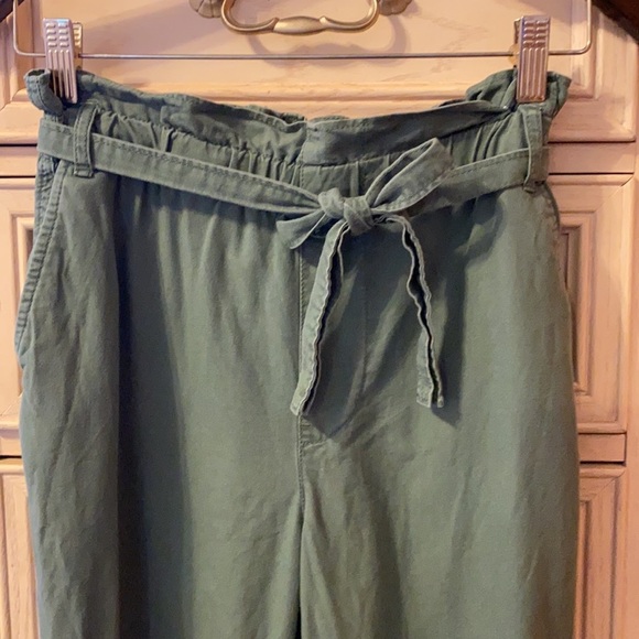 Hollister Ultra High Rise Jogger Pants - Picture 4 of 9